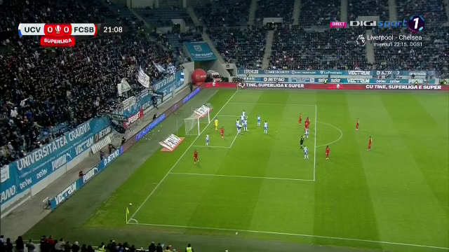 Alexandru 'BANuță'! Fanii Craiovei au aruncat cu bani spre fotbalistul de la FCSB și l-au atacat cu un banner afișat _5