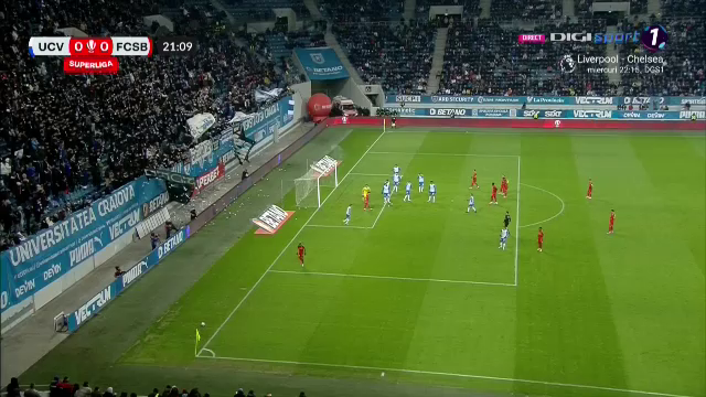 Alexandru 'BANuță'! Fanii Craiovei au aruncat cu bani spre fotbalistul de la FCSB și l-au atacat cu un banner afișat _6