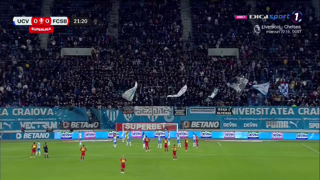 Alexandru 'BANuță'! Fanii Craiovei au aruncat cu bani spre fotbalistul de la FCSB și l-au atacat cu un banner afișat _8