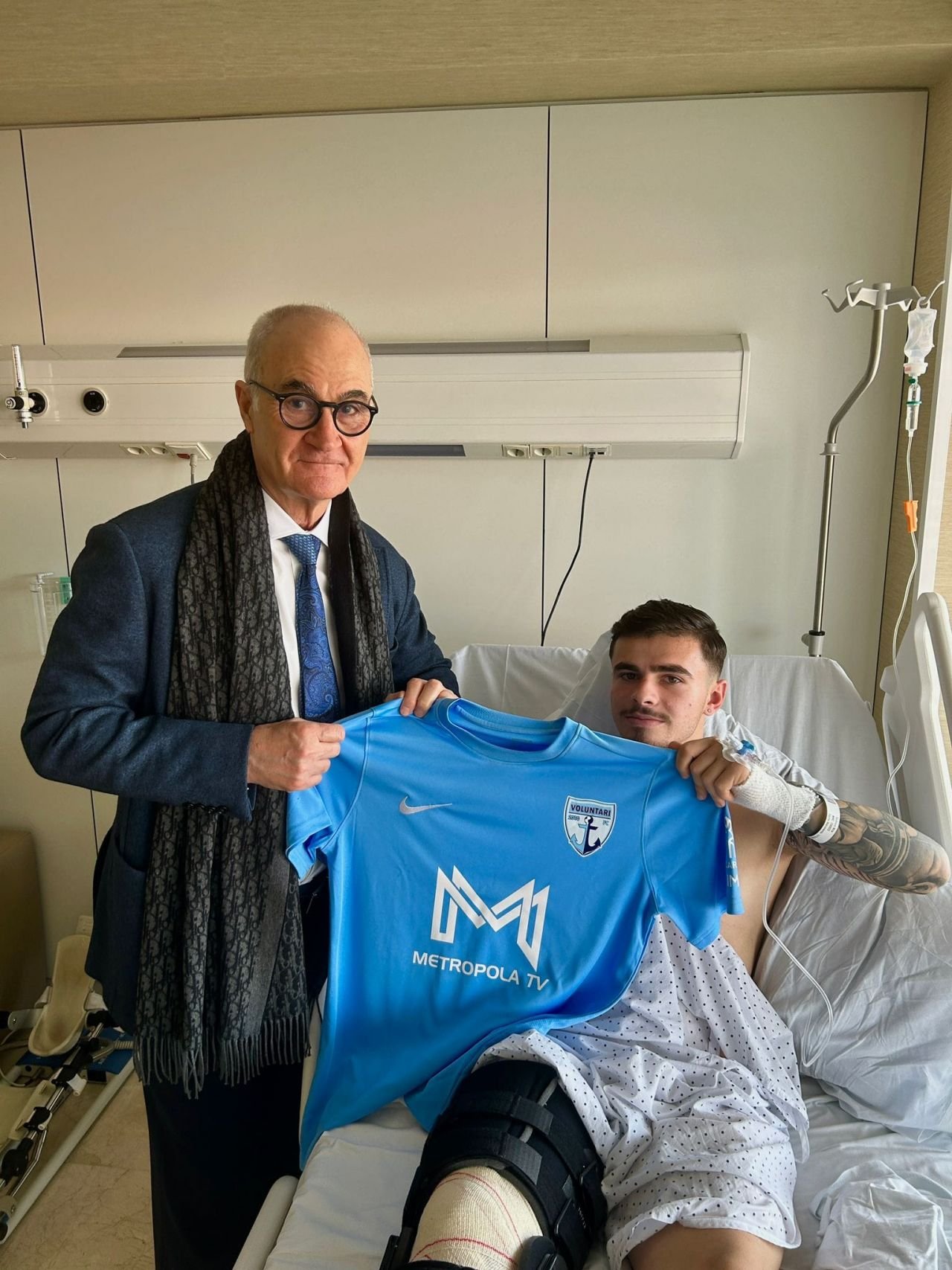 Fiul unui cunoscut fost fotbalist român, pe mâna chirurgului care i-a operat pe Cristiano Ronaldo și Ibrahimovic!_4