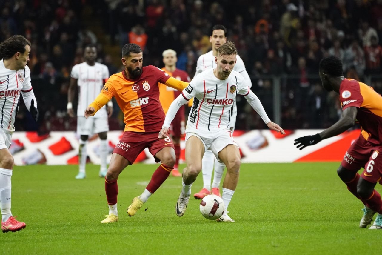 Florin Niță, cel mai bun om al lui Gaziantep în meciul cu Galatasaray. Paradele portarului român și nota primită_10