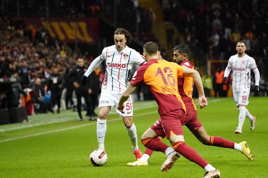 Florin Niță, cel mai bun om al lui Gaziantep în meciul cu Galatasaray. Paradele portarului român și nota primită_11