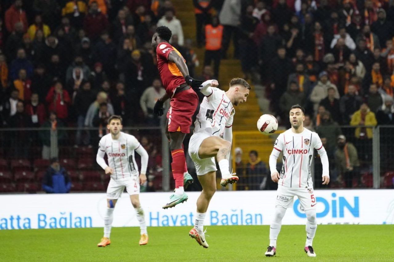 Florin Niță, cel mai bun om al lui Gaziantep în meciul cu Galatasaray. Paradele portarului român și nota primită_12