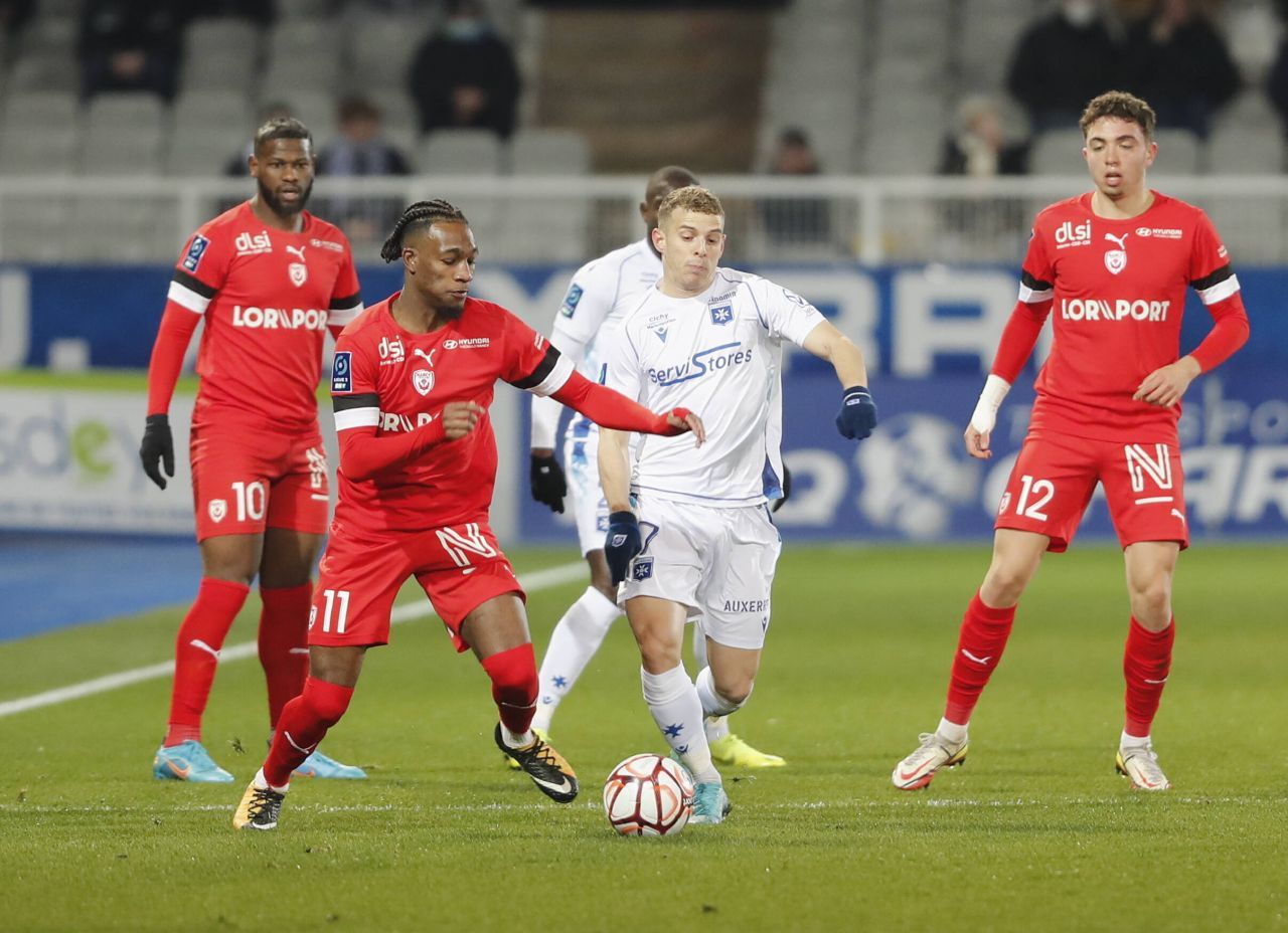 Fotbalistul care a debutat anul trecut la națională s-a transferat de la Oțelul Galați în Franța!_1