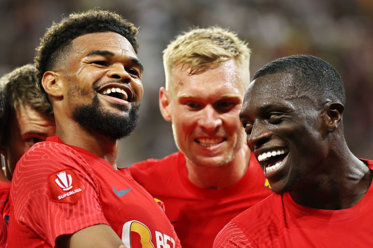 Asta m-a ajutat! Un medic de 60 de ani din Marea Britanie poveste cum s-a tratat de coronvirus si ce simptome a avut! Care este tratamentul pe care l-a urmat si a scapat de terbilul virus