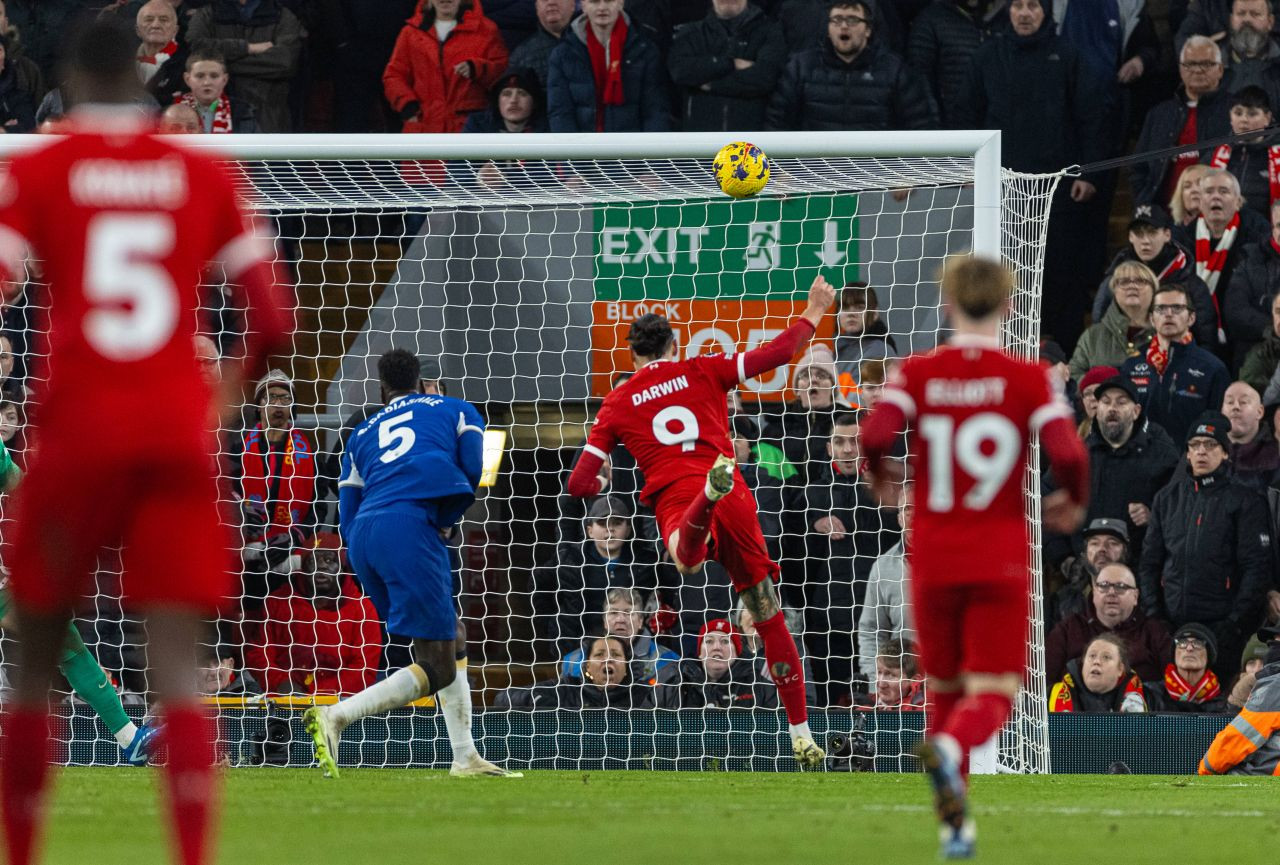 Liverpool a demolat-o pe Chelsea! Record absolut de șuturi &icirc;n bară pentru Darwin Nunez &icirc;n meciul cu londonezii