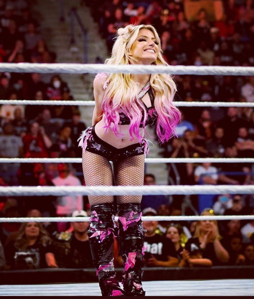 Cum arată Alexa Bliss, cea mai sexy concurentă din WWE care își face praf adversarele cu fiecare ocazie_93
