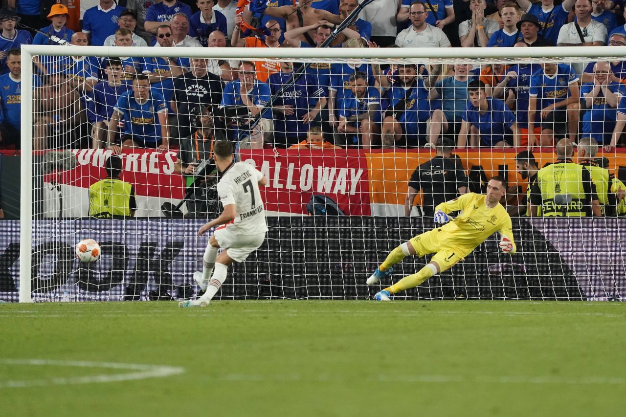 Cu ce echipă a semnat în ultima zi de mercato fotbalistul român din Serie A care a câștigat Europa League cu Eintracht Frankfurt în 2022_3