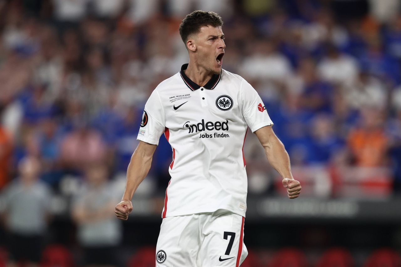 Cu ce echipă a semnat în ultima zi de mercato fotbalistul român din Serie A care a câștigat Europa League cu Eintracht Frankfurt în 2022_1