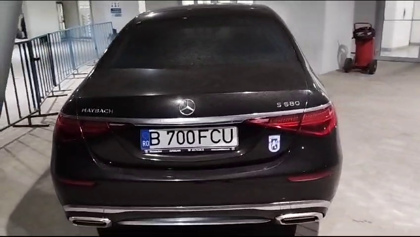 Adrian '50 Cent' Mititelu! Și-a luat blana și bolidul de peste 200.000 de euro la meciul cu Dinamo și vorbit despre Mădălina Ghenea_12