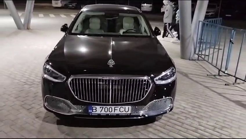 Adrian '50 Cent' Mititelu! Și-a luat blana și bolidul de peste 200.000 de euro la meciul cu Dinamo și vorbit despre Mădălina Ghenea_18