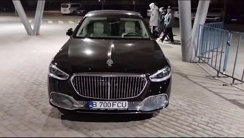 Adrian '50 Cent' Mititelu! Și-a luat blana și bolidul de peste 200.000 de euro la meciul cu Dinamo și vorbit despre Mădălina Ghenea_19