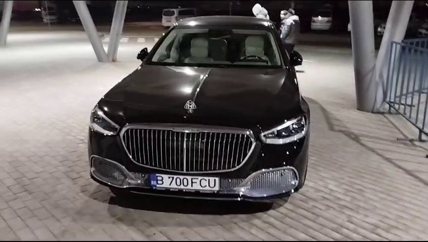 Adrian '50 Cent' Mititelu! Și-a luat blana și bolidul de peste 200.000 de euro la meciul cu Dinamo și vorbit despre Mădălina Ghenea_20