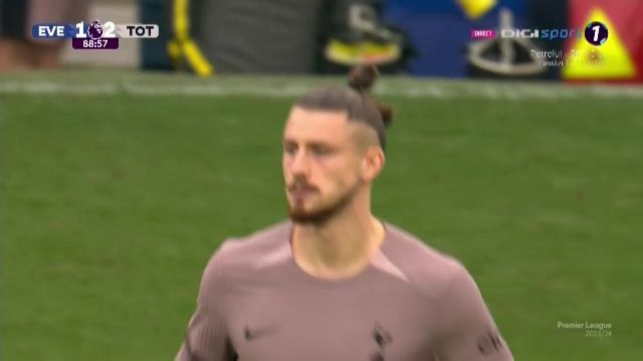 Goodison Park a erupt după intrarea lui Drăgușin! Românul i-a înfuriat pe fanii lui Everton de două ori_7