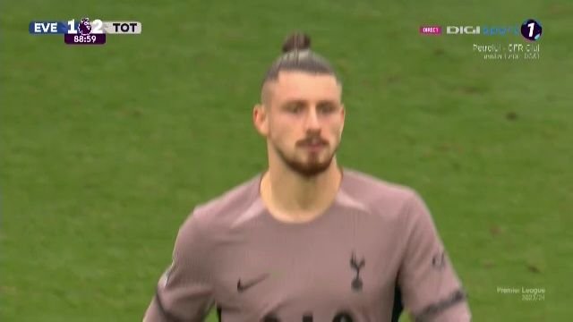Goodison Park a erupt după intrarea lui Drăgușin! Românul i-a înfuriat pe fanii lui Everton de două ori_10
