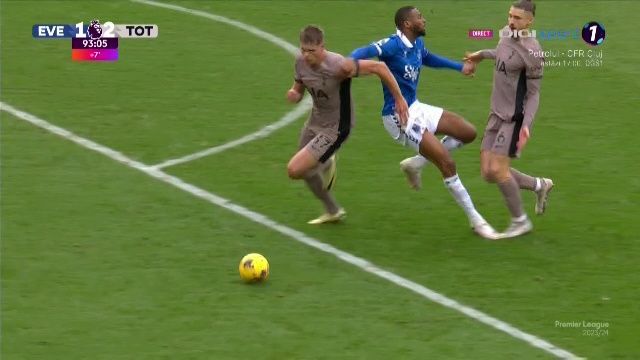 Goodison Park a erupt după intrarea lui Drăgușin! Românul i-a înfuriat pe fanii lui Everton de două ori_19