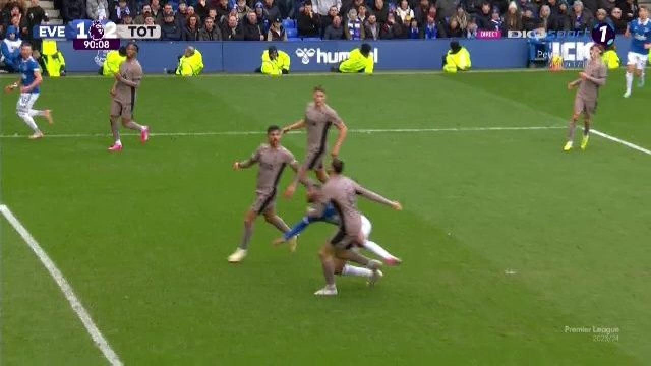 BBC a analizat fazele controversate ale lui Drăgușin și a găsit vinovatul pentru golul încasat de Tottenham_13