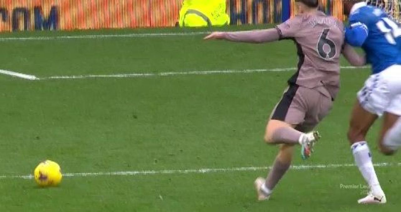 BBC a analizat fazele controversate ale lui Drăgușin și a găsit vinovatul pentru golul încasat de Tottenham_19