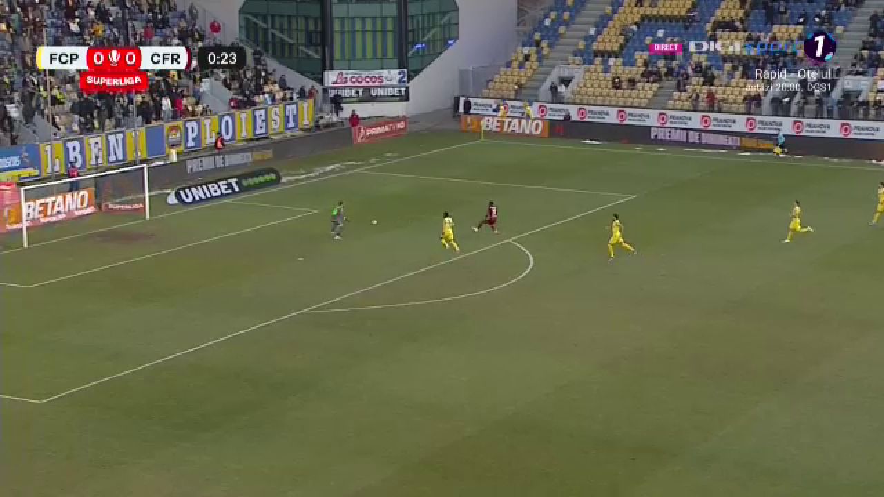 Ratare imensă în primele 20 de secunde ale meciului Petrolul Ploiești - CFR Cluj_13