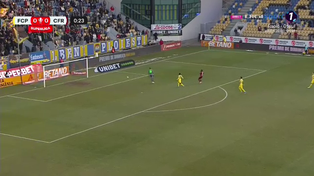 Ratare imensă în primele 20 de secunde ale meciului Petrolul Ploiești - CFR Cluj_15