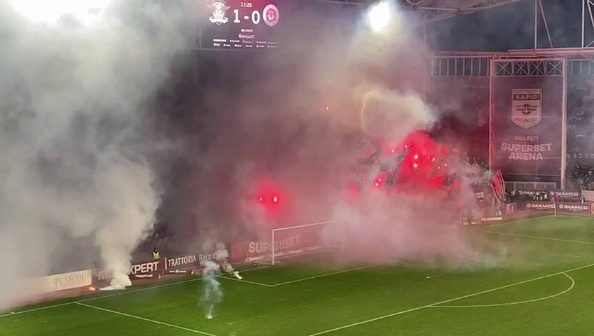 Nu e dragostea frumoasa?! L-ai facut fericit! Unul dintre cei mai bine platiti fotbalisti ai lui Manchester United are o partenera de izolare de invidiat! Cum s-au dat de gol