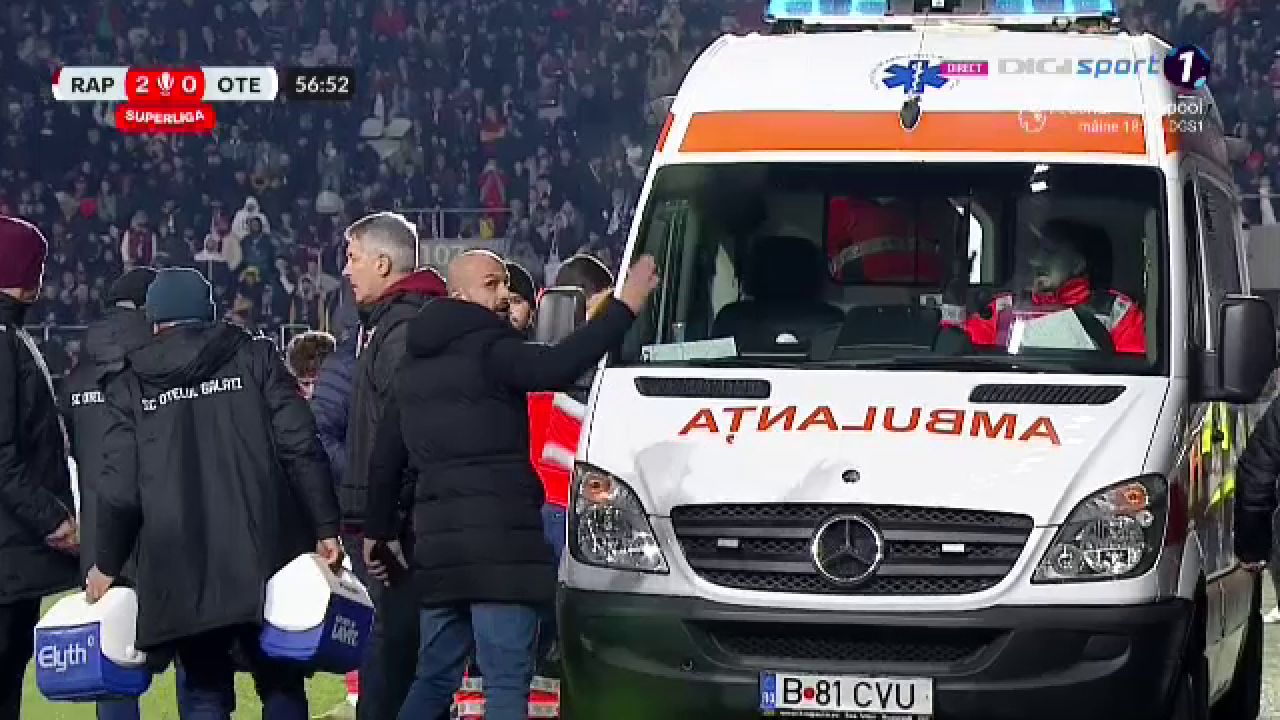 Ciocnire violentă în Rapid - Oțelul! Ambulanța a intrat pe teren_21