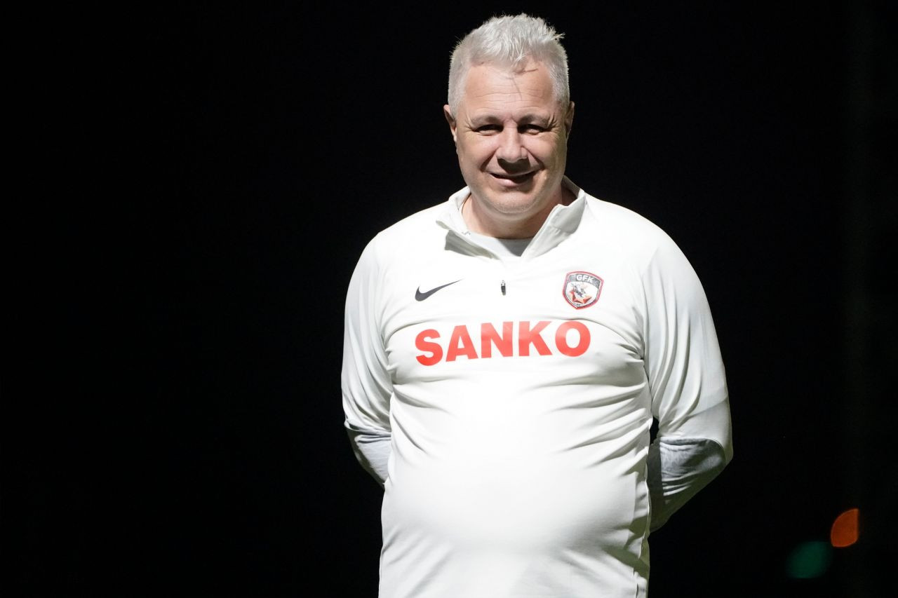 Marius Șumudică s-a supărat pe arbitri: Nu știu ce să mai evit, să nu primesc galben