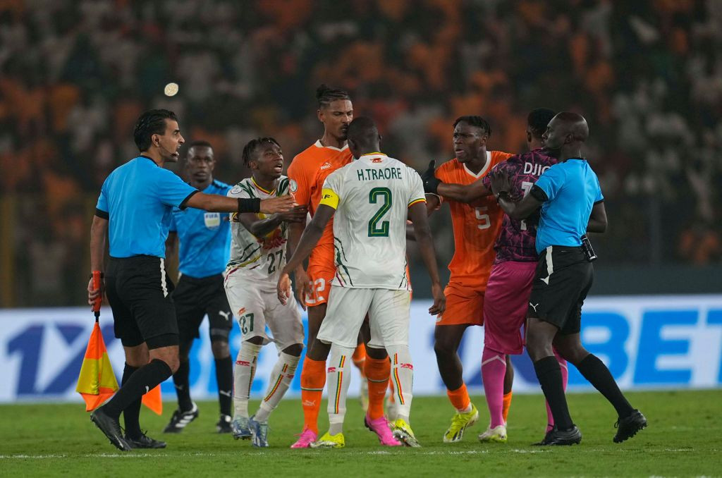 Fotbalul se trăiește la altă intensitate &icirc;n Africa! Calificare cu scandal pentru Costa de Fildeș, &icirc;n semifinalele Cupei Africii