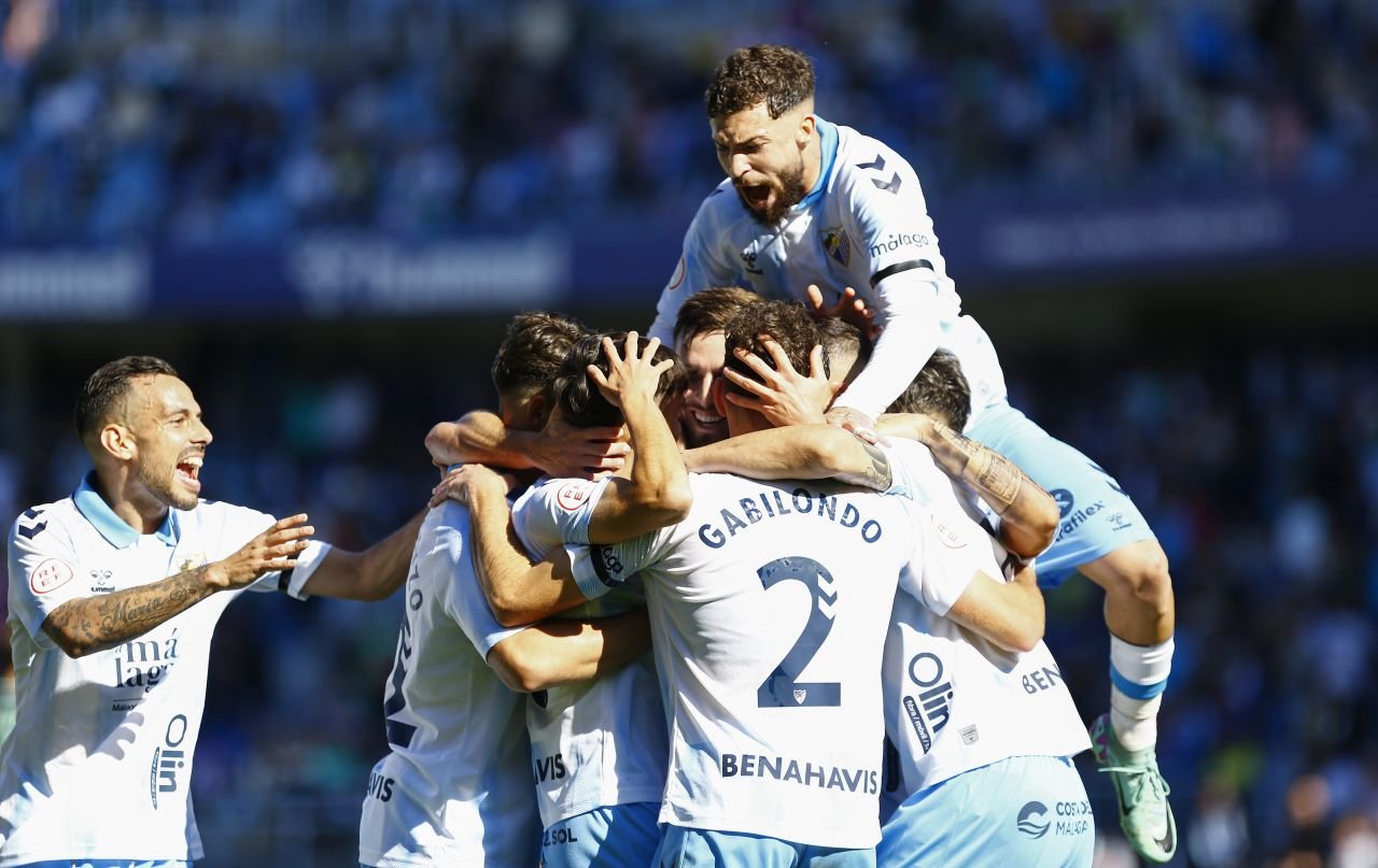 Duminică la 12, fosta sfert-finalistă de UCL din liga a treia a jucat cu 21.000 de oameni în tribună!_2
