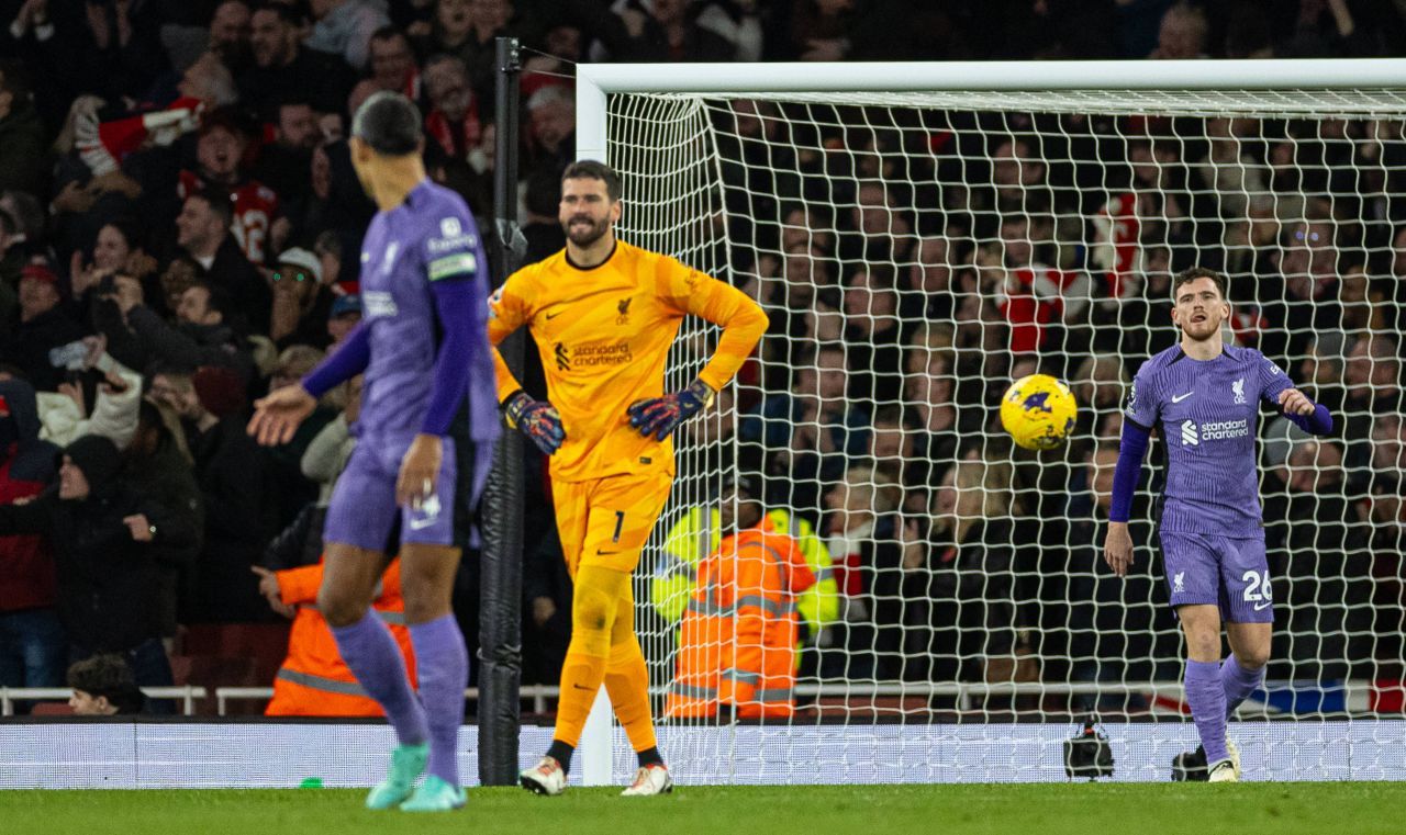 Zi de coșmar pentru Alisson și Van Dijk! Liverpool a pierdut derby-ul cu Arsenal de pe Emirates_3