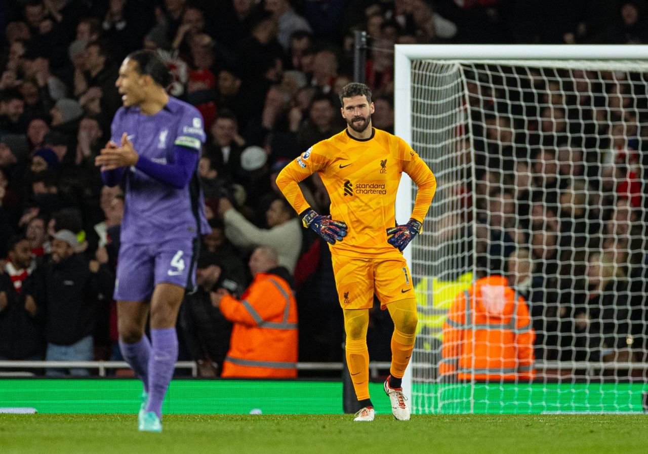 Zi de coșmar pentru Alisson și Van Dijk! Liverpool a pierdut derby-ul cu Arsenal de pe Emirates_4