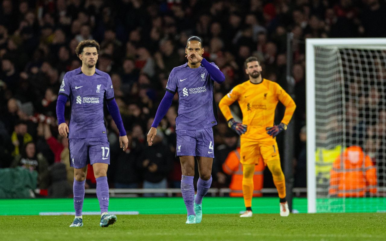 Zi de coșmar pentru Alisson și Van Dijk! Liverpool a pierdut derby-ul cu Arsenal de pe Emirates_5
