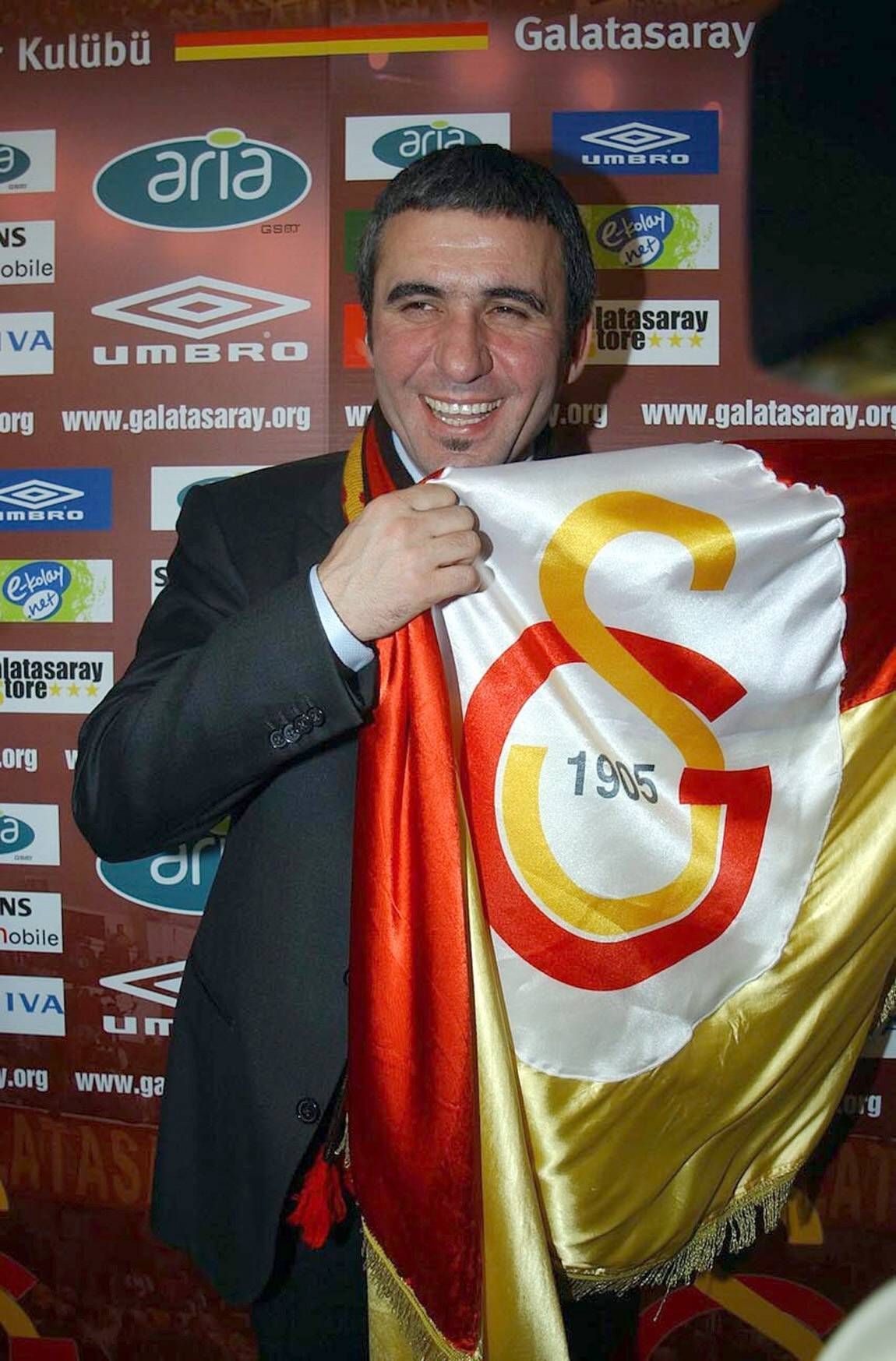 Cât de iubit e Hagi de Galatasaray? Trei momente care arată că nu va fi uitat niciodată: plătit ca un ”Rege”, nebunia unui fan și imprimeu pe piele_3