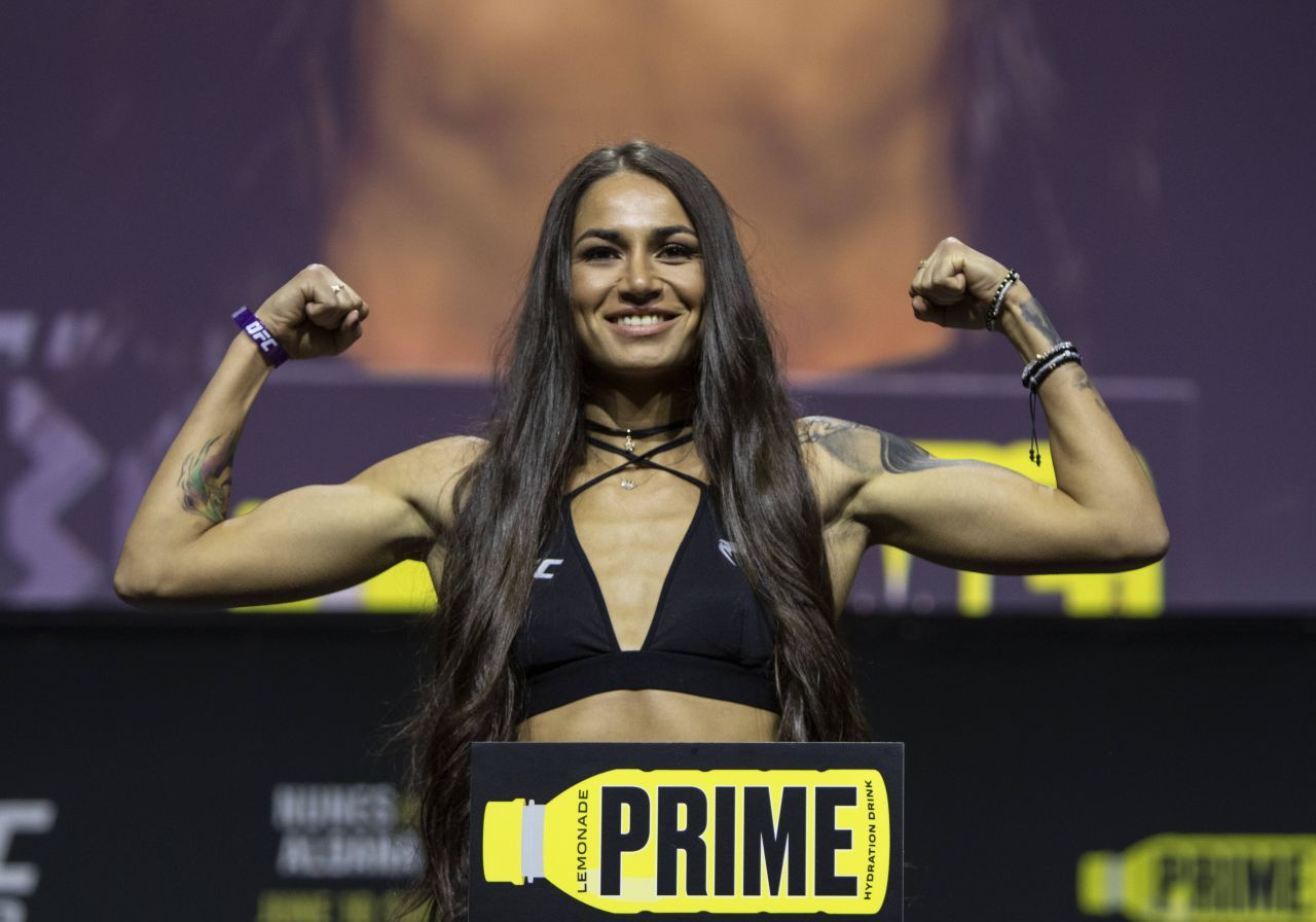 Înfrângere dureroasă pentru Diana Belbiță în UFC! A pierdut încă din prima rundă după ce adversara a fost la un pas să îi rupă mâna _4