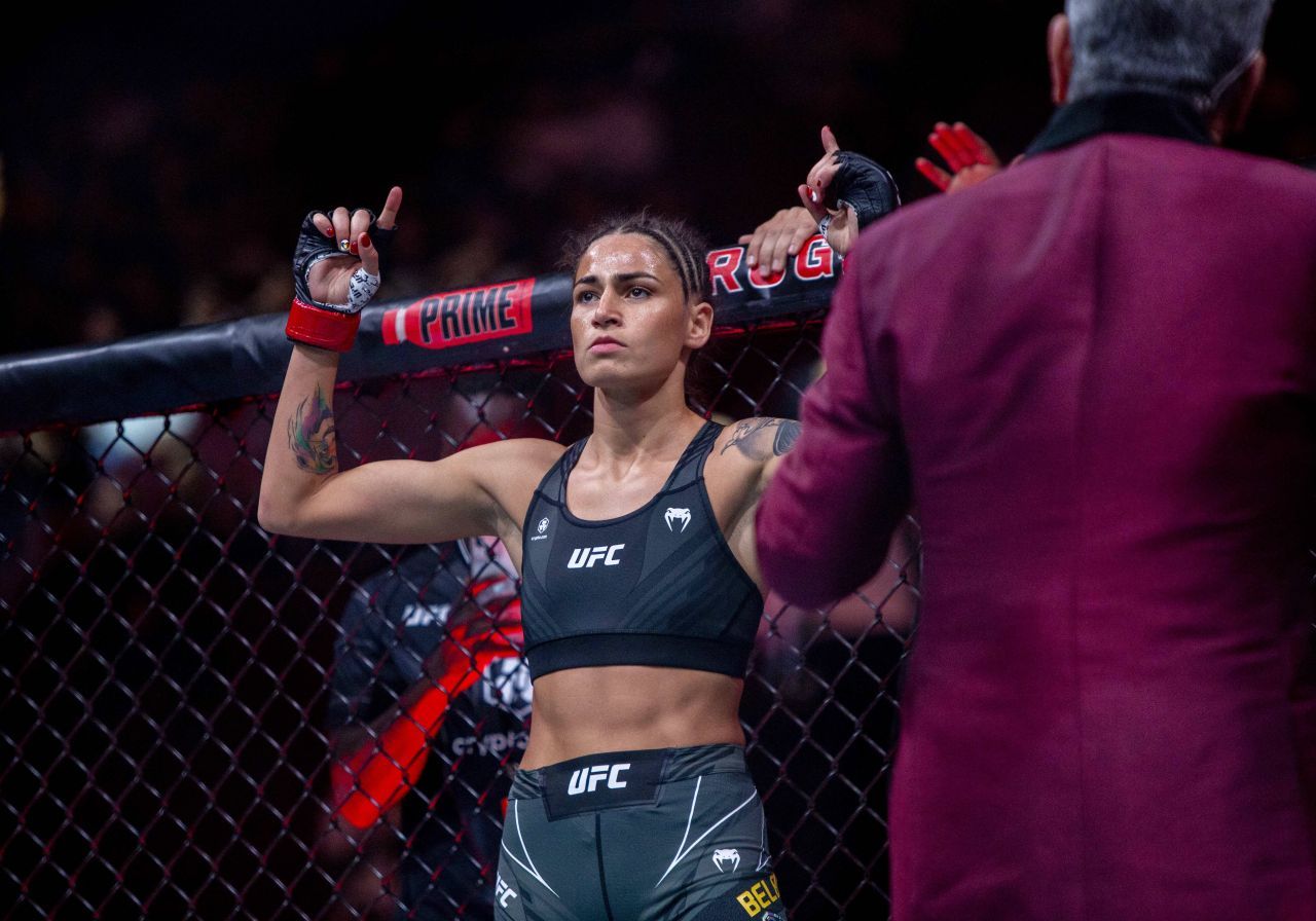 Înfrângere dureroasă pentru Diana Belbiță în UFC! A pierdut încă din prima rundă după ce adversara a fost la un pas să îi rupă mâna _6
