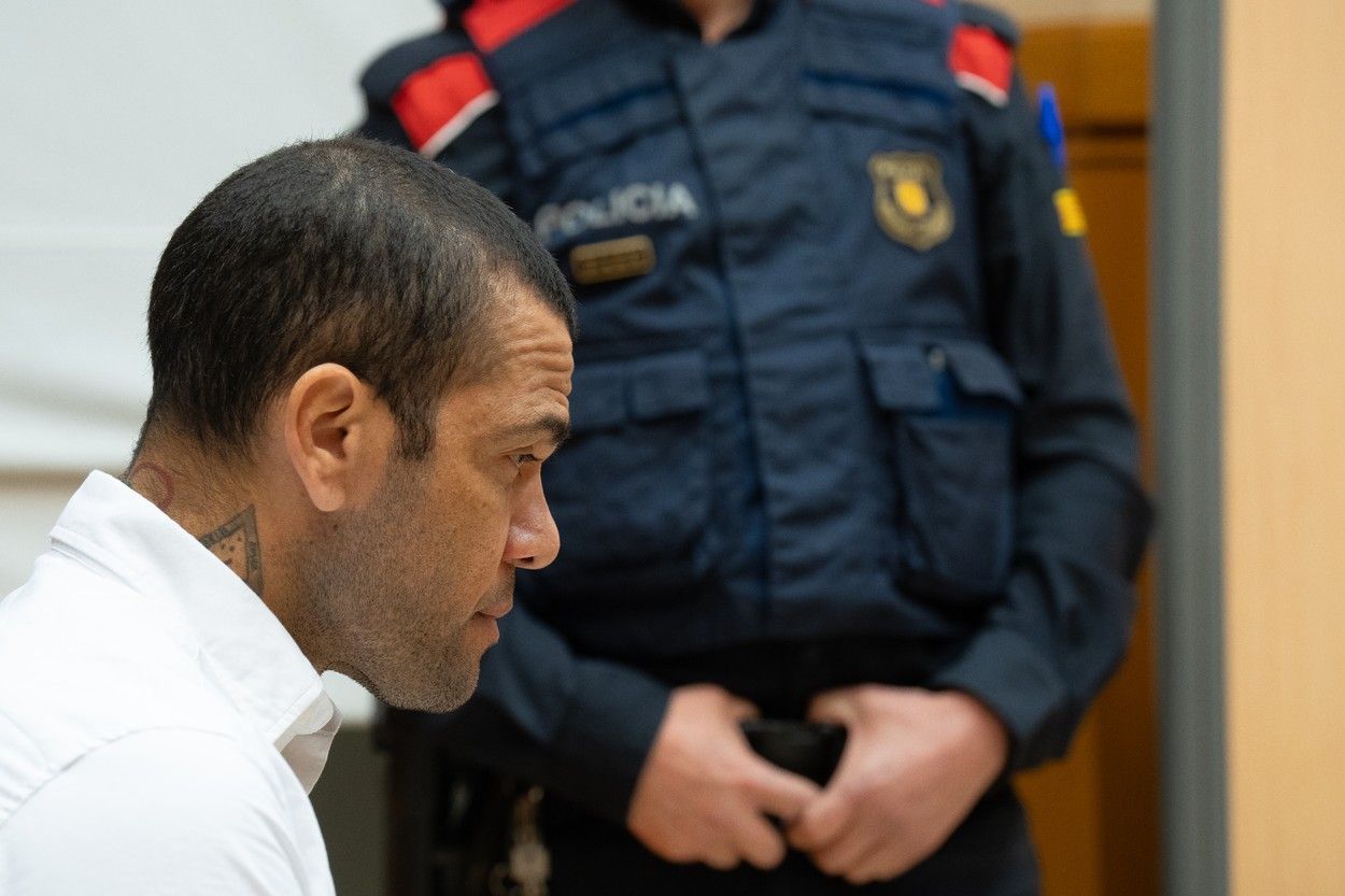 Primele imagini cu Dani Alves după un an de închisoare! A început procesul în care e acuzat de agresiune sexuală _5