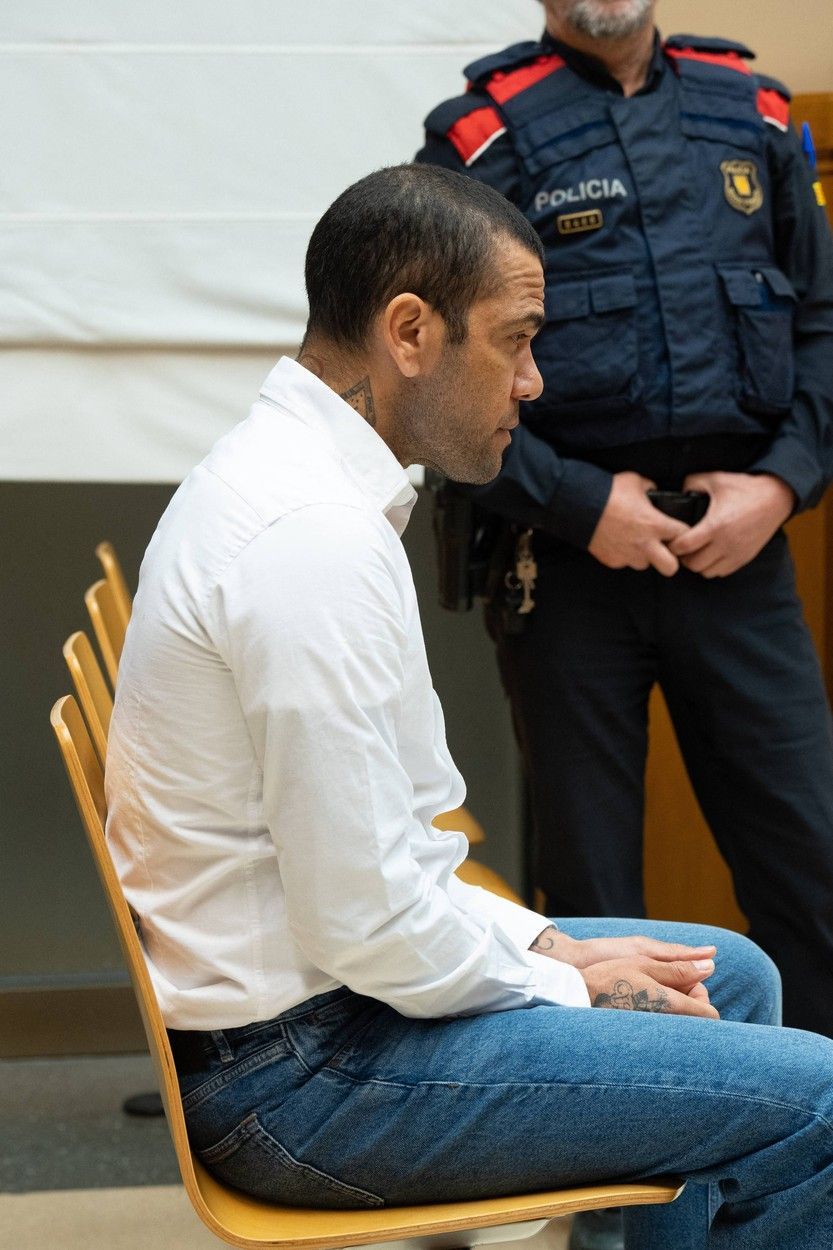 Primele imagini cu Dani Alves după un an de închisoare! A început procesul în care e acuzat de agresiune sexuală _7