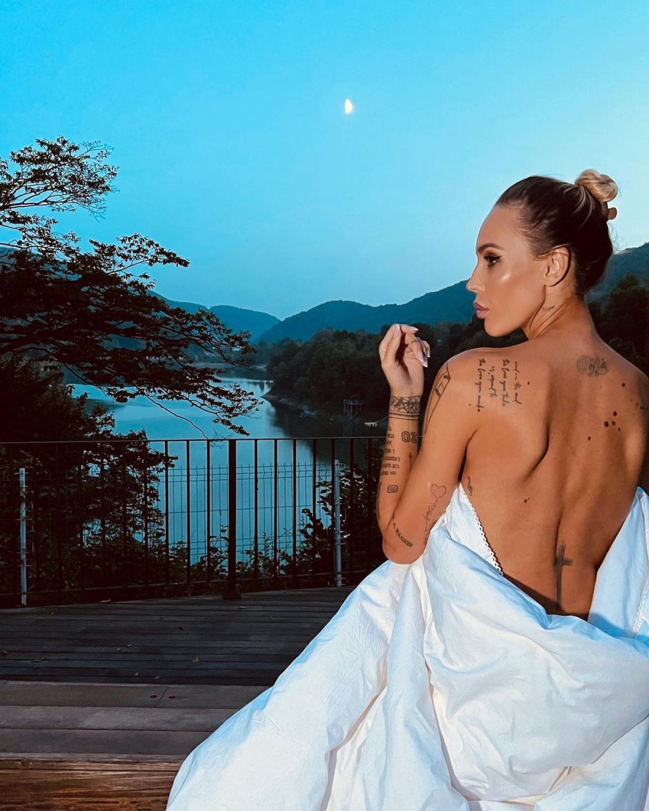 Cea mai frumoasă soție de fotbalist din România a dezvăluit ce a convins-o să facă: „M-a convertit!” _31
