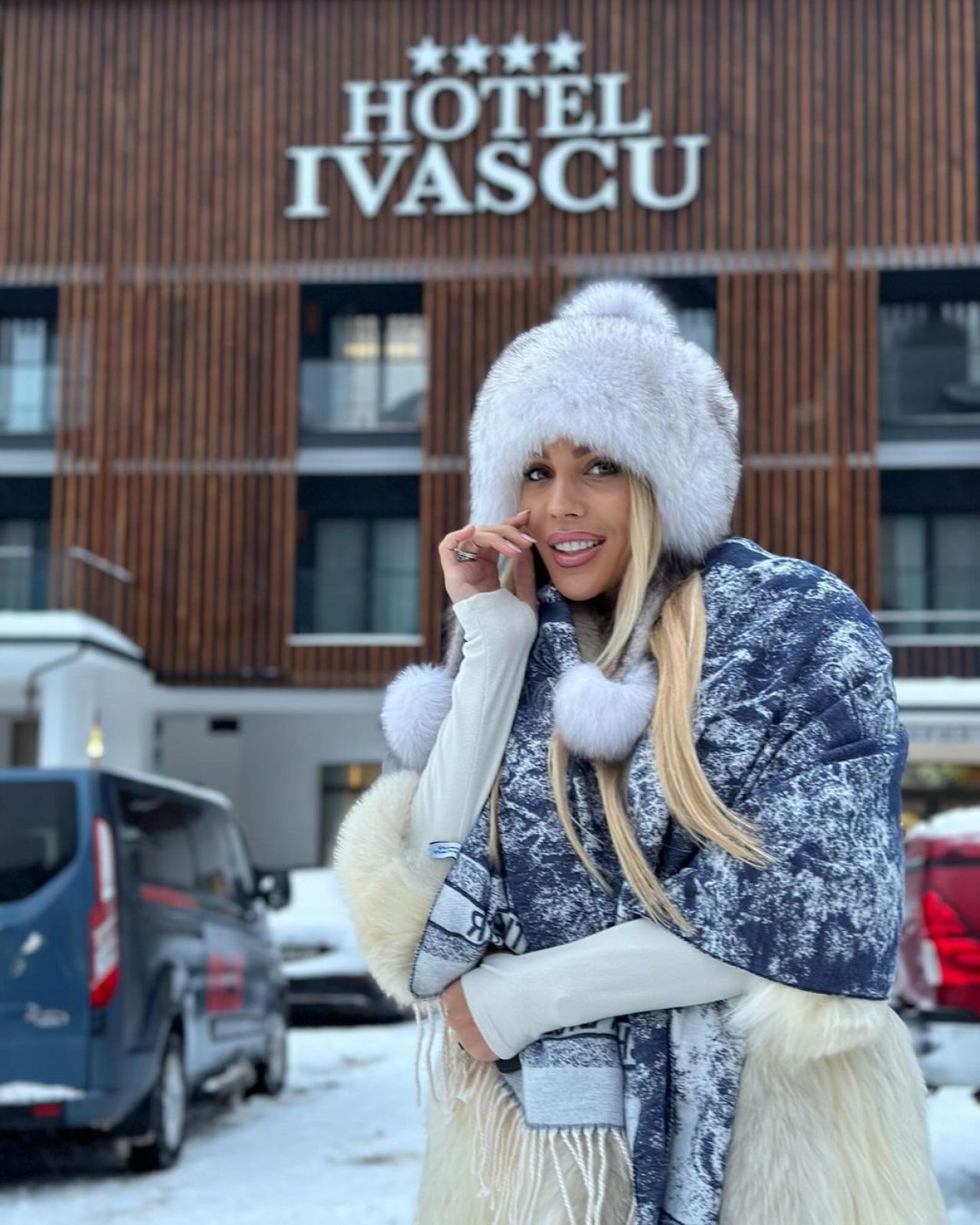 Cea mai frumoasă soție de fotbalist din România a dezvăluit ce a convins-o să facă: „M-a convertit!” _54