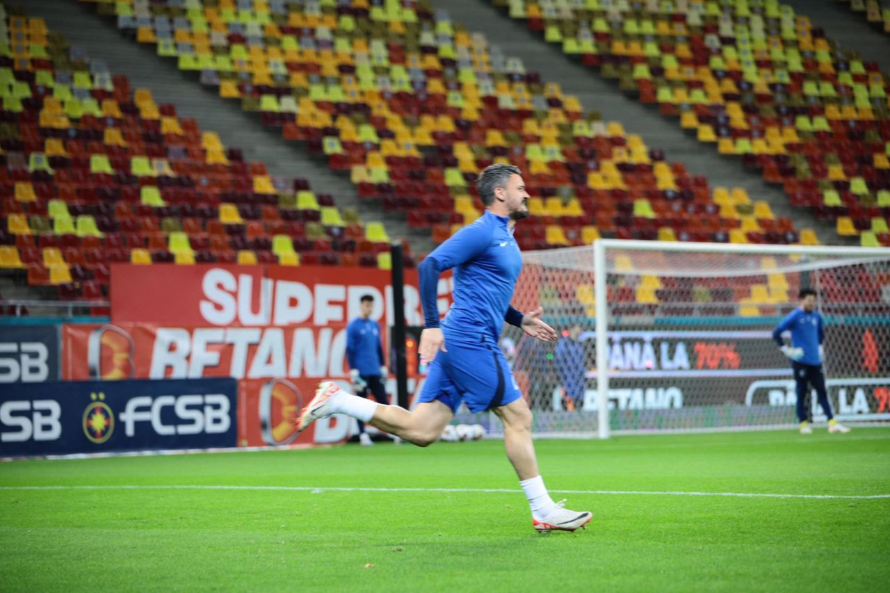 Constantin Budescu, aplaudat la scenă deschisă înainte de FCSB - Farul. Cum a 'slalomat' playmaker-ul lui Gică Hagi_5