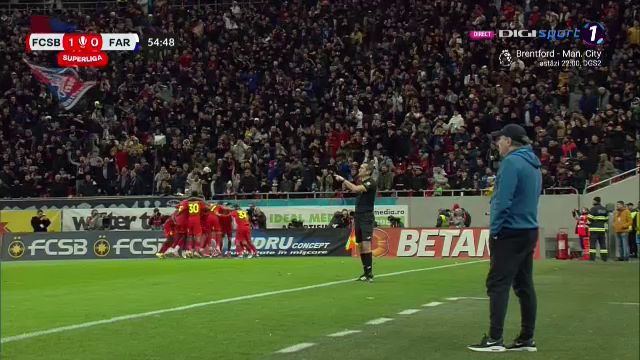 Imaginile deznădejdii. Cum a fost surprins Gică Hagi de ziua lui în FCSB - Farul Constanța_11