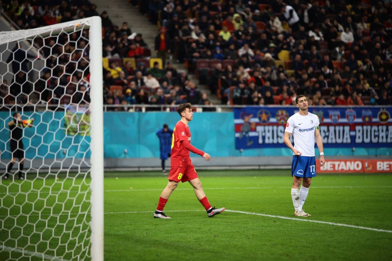 Singurul jucător al FCSB care a fost fluierat de fani, în timpul meciului cu Farul. Ce i-a transmis Mustață, liderul galeriei_5