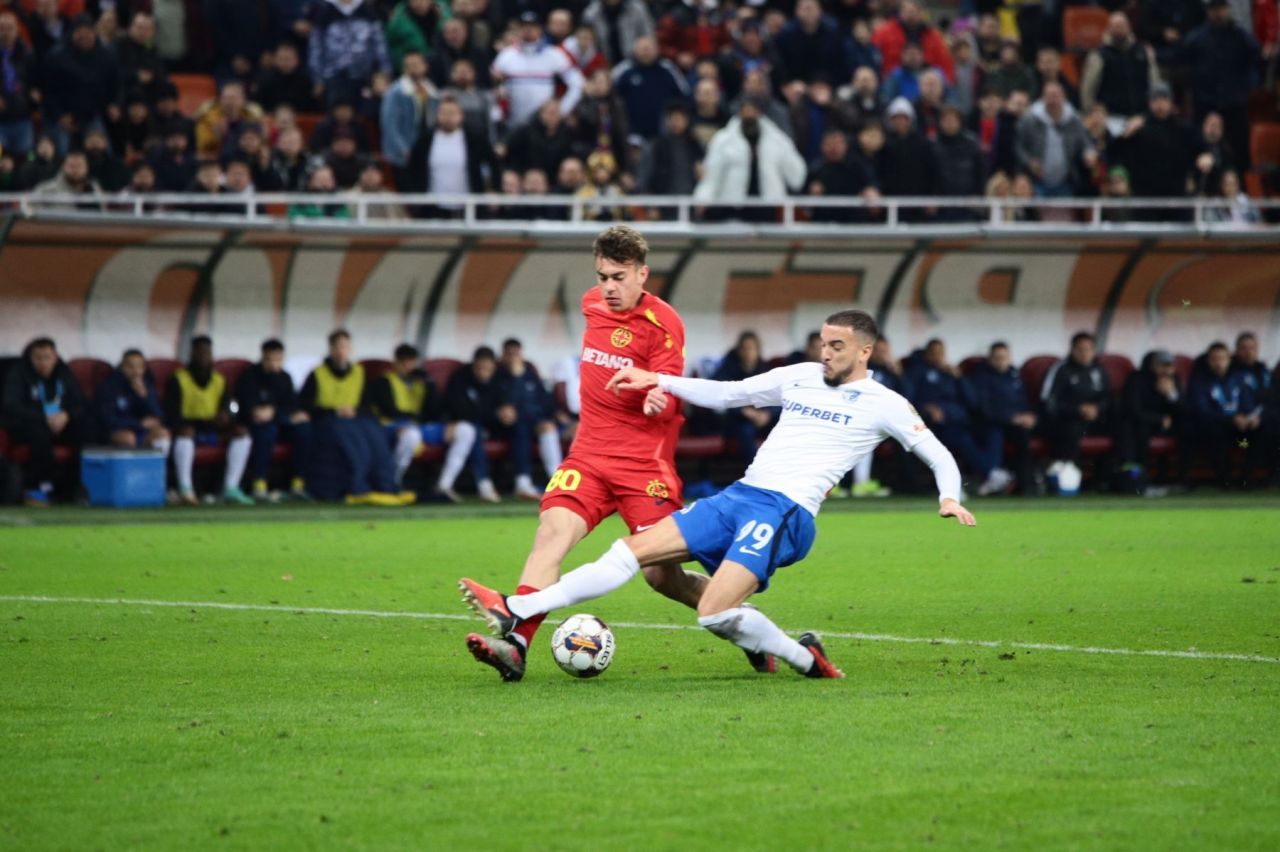Singurul jucător al FCSB care a fost fluierat de fani, în timpul meciului cu Farul. Ce i-a transmis Mustață, liderul galeriei_9