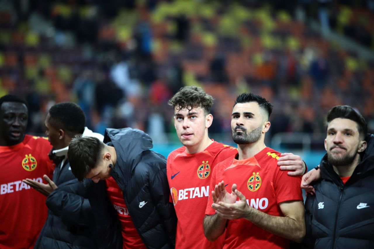 Singurul jucător al FCSB care a fost fluierat de fani, în timpul meciului cu Farul. Ce i-a transmis Mustață, liderul galeriei_11