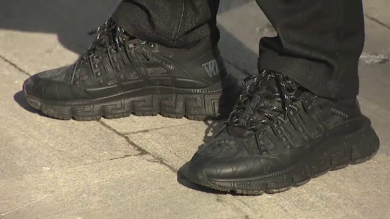 Gigi, ai stil! :) Patronul de la FCSB a făcut senzație la palat, după FCSB - Farul: s-a afișat cu o pereche de sneakers în trend_2