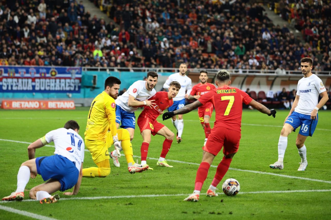 Un fost arbitru spaniol a dat cartile pe fata. Este clar, 90% dintre arbitri tin cu Real Madrid, restul de 10% cu Barcelona