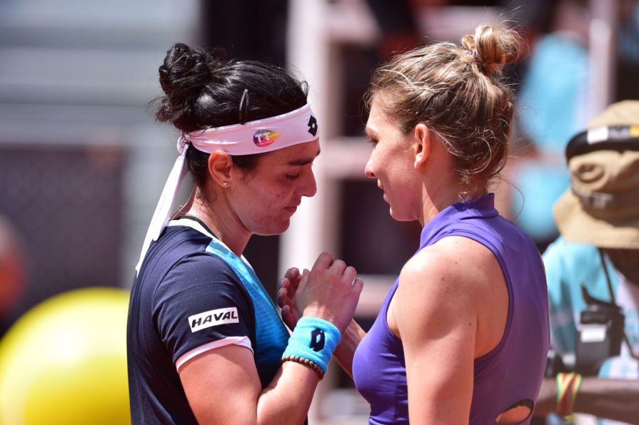 Scena despre Simona Halep și „Petrică Martalogu'” din serialul „Las Fierbinți”_93