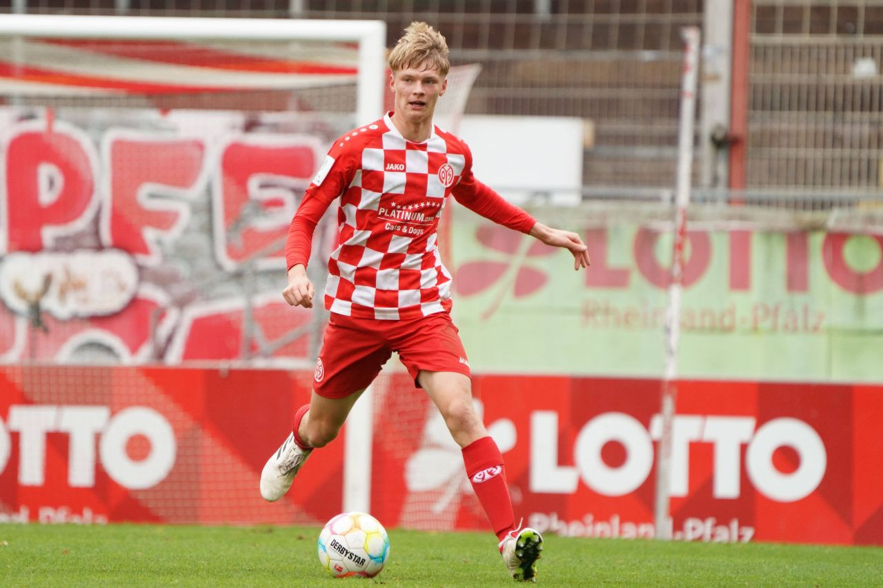 Doi rom&acirc;ni care nu contează pentru naționala Rom&acirc;niei, adversari &icirc;n thriller-ul Mainz - Barcelona din UEFA Youth League!