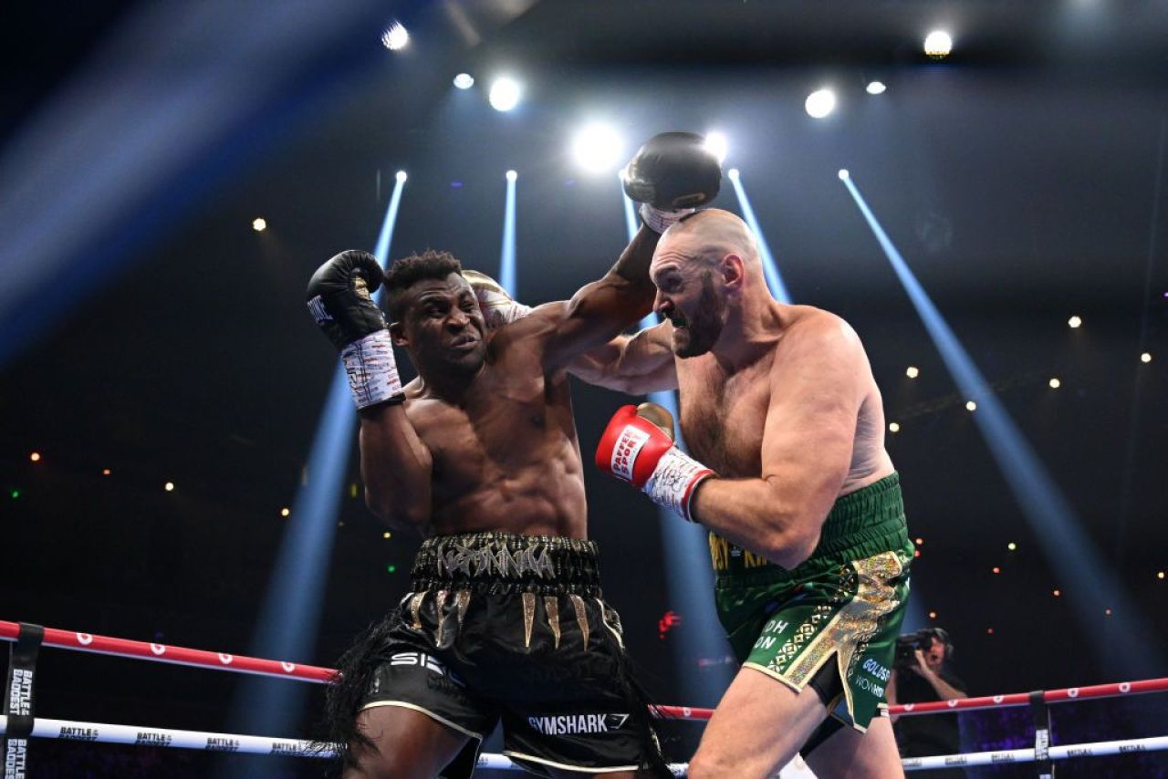 Usyk a pierdut botezul copilul, pentru că se pregătea pentru meciul cu Fury, care s-a amânat!_6