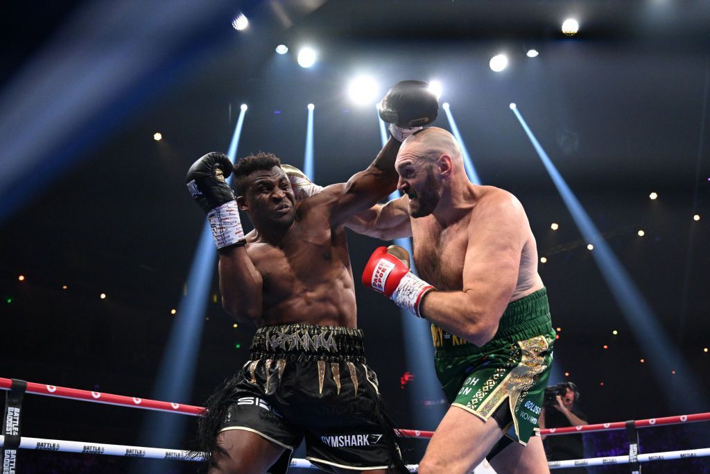 Usyk a pierdut botezul copilul, pentru că se pregătea pentru meciul cu Fury, care s-a amânat!_6